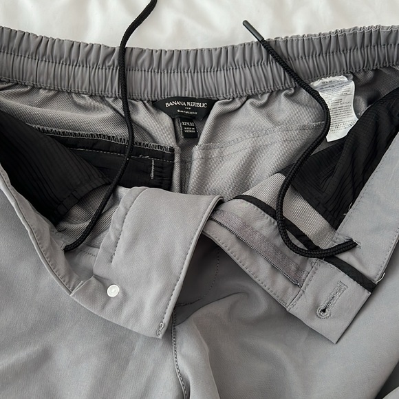 Banana republic slim tapered fit grey pants (32x32) - Picture 2 of 3